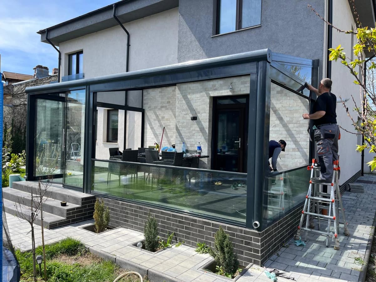 Clinică modernă dotată cu ferestre termopan Dexwin în Craiova